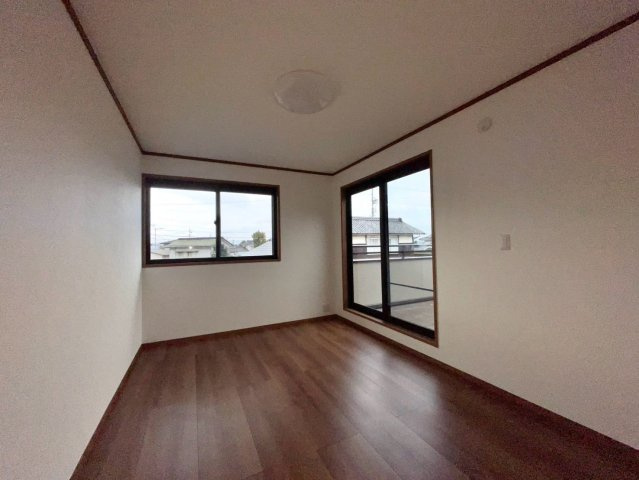 松本市大字島内の洋室