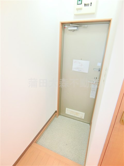 セレ大森弐番館の玄関