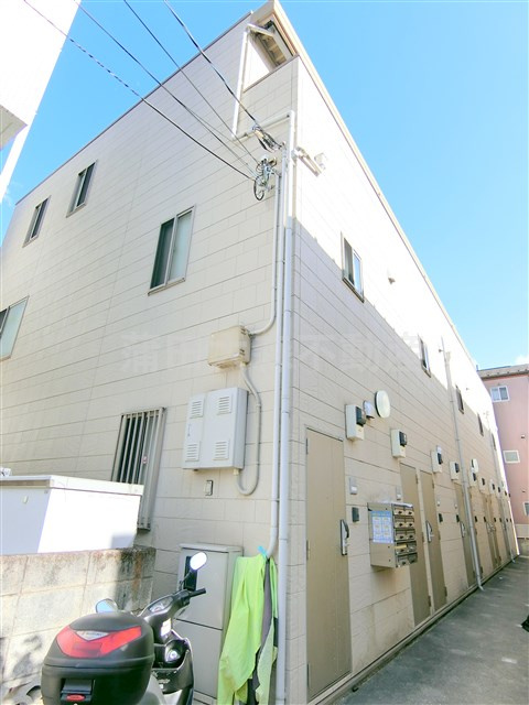 セレ大森弐番館の外観|2007年5月築　軽量鉄骨造地上3階建て
東京都大田区大森北3丁目　JR京浜東北線大森駅徒歩12分、京急本線平和島駅徒歩8分