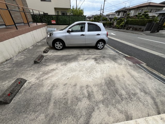 ラフィーネ緑が丘の駐車場