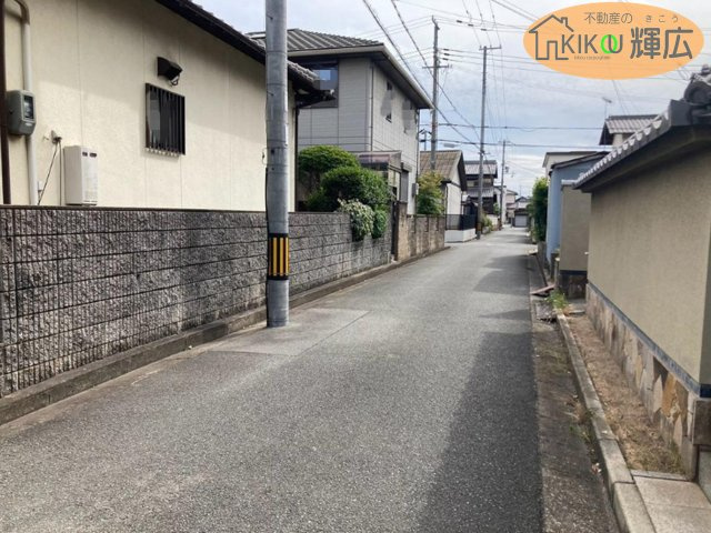 加古川市尾上町口里　中古戸建の前面道路含む現地写真