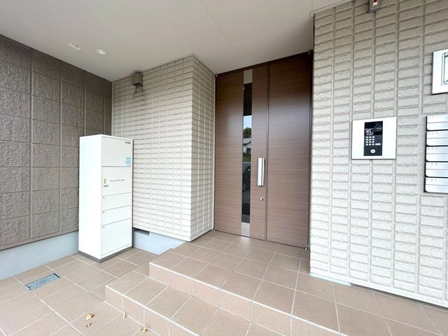 日野市日野本町２丁目の賃貸マンションのエントランス