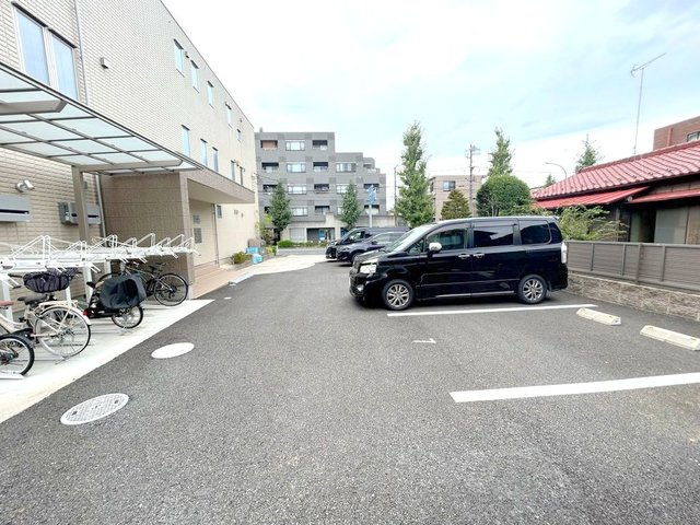 日野市日野本町２丁目の賃貸マンションの駐車場