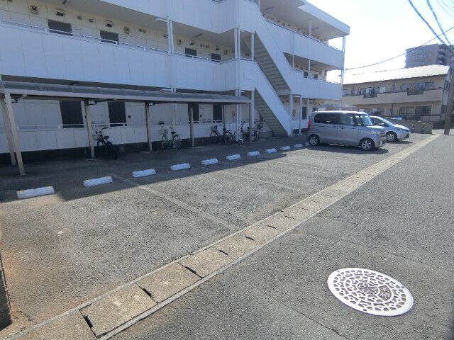 ジュエリーコートＢの駐車場