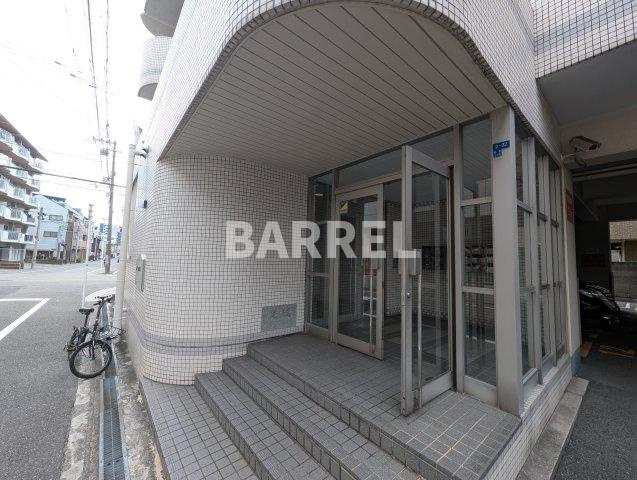 ラポール姫島のエントランス