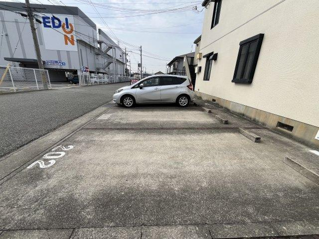 メゾン匠の駐車場