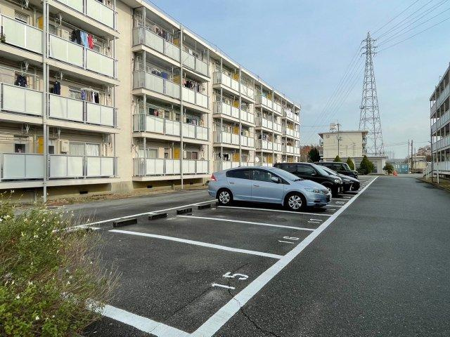 ビレッジハウス朝日ヶ丘2号棟の駐車場