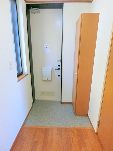 Ｒａｆｆｉｎｅ　国立の玄関