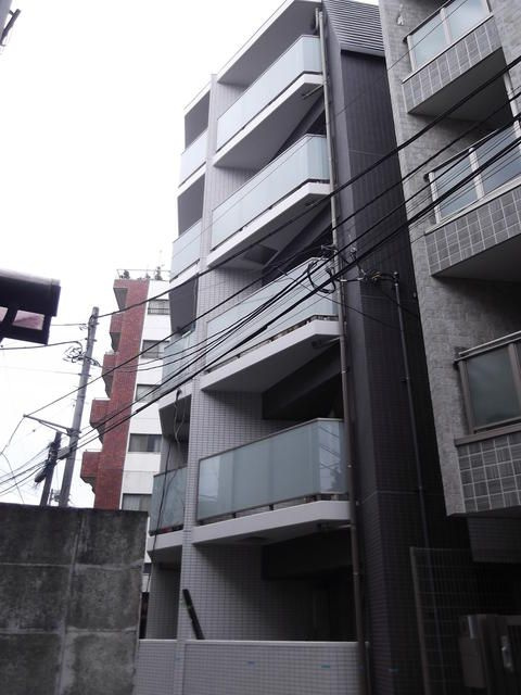 グランパーク新宿の外観