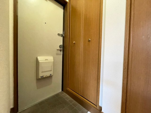 モナーク広野1号棟の玄関