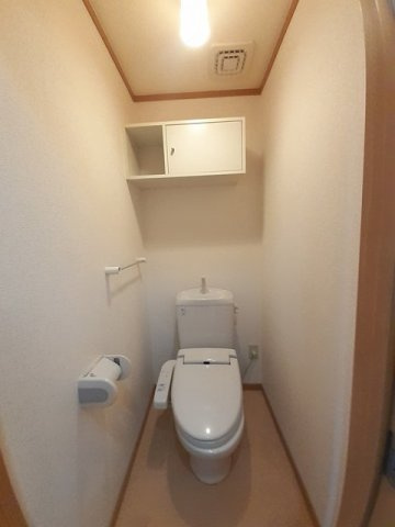 シェーネⅡのトイレ|落ち着いた色調のトイレです