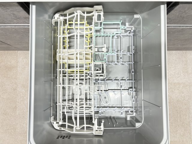 サンパーク・クレストサージュ戸畑Bコートのキッチン|食洗機付きで毎日の後片付けもラクラク♪家事の負担を軽減してくれる嬉しい設備です！