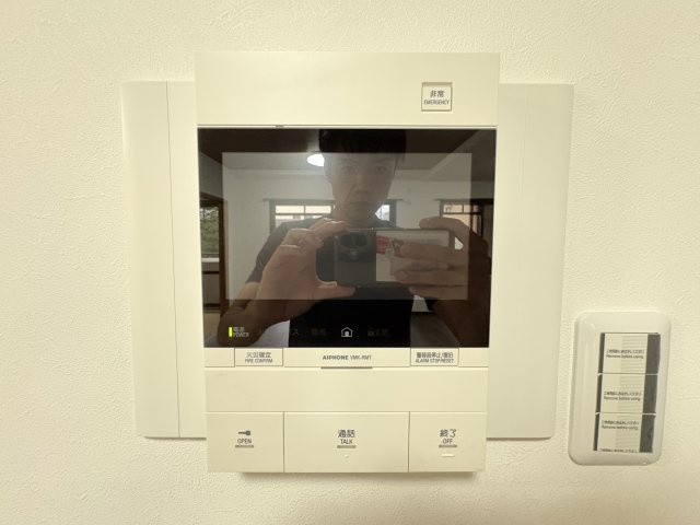 サンパーク・クレストサージュ戸畑Bコートの防犯設備|モニター付きインターフォンを完備！来訪者の顔を確認でき、防犯面にも嬉しい設備です♪