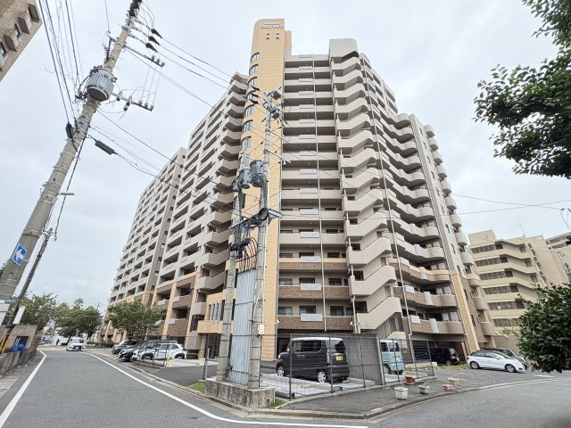 サンパーク・クレストサージュ戸畑Bコートの外観|落ち着いた雰囲気のマンション外観♪周囲の街並みに馴染む洗練された佇まいです！