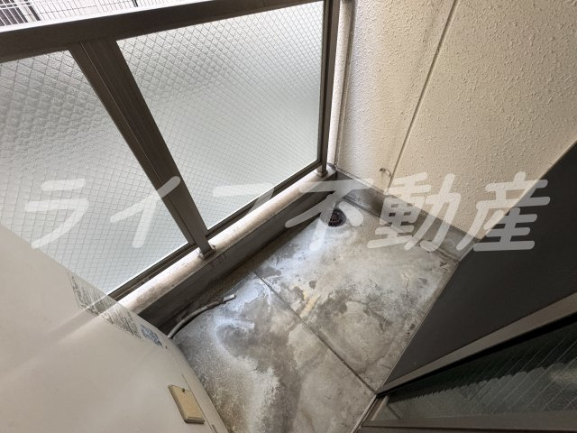 ジェイプライド新深江のバルコニー|外からの目が気にならないバルコニーで洗濯物が干せます