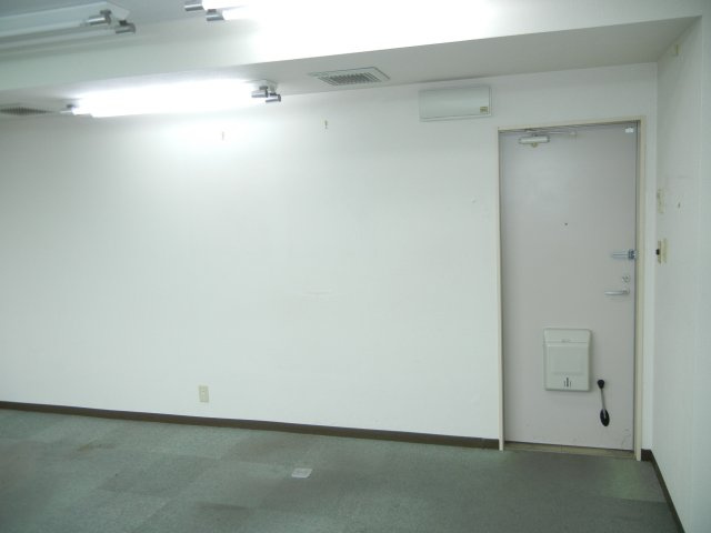 池田共栄ビルの玄関