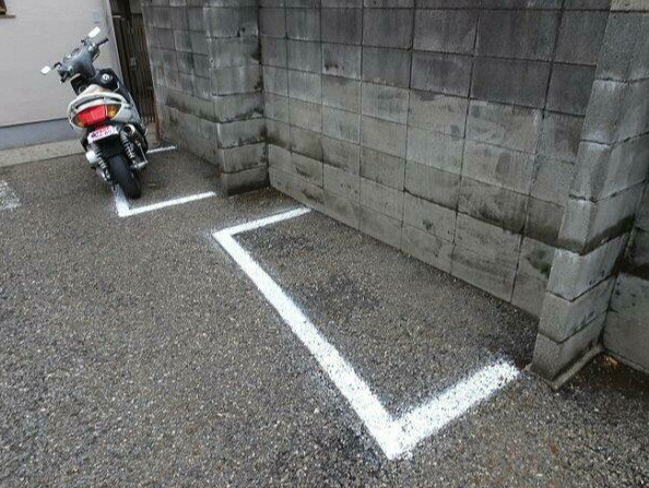コーポユーミーの駐車場