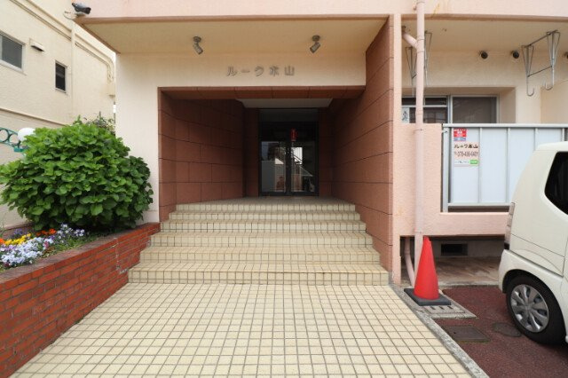 神戸市東灘区本山中町３丁目の賃貸マンションのエントランス