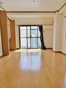 芦屋市精道町の賃貸マンションの居間・リビング
