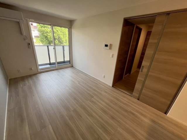 神戸市東灘区森南町２丁目のアパートの居間・リビング