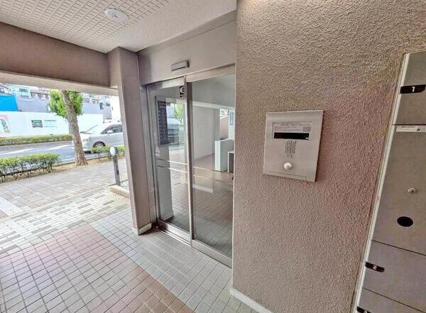 神戸市東灘区森北町１丁目の賃貸マンションのエントランス