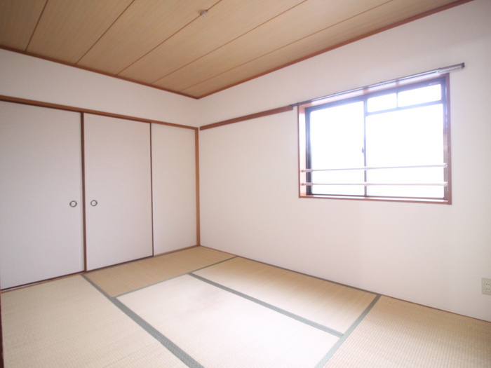 神戸市灘区中郷町２丁目の賃貸マンションの居間・リビング