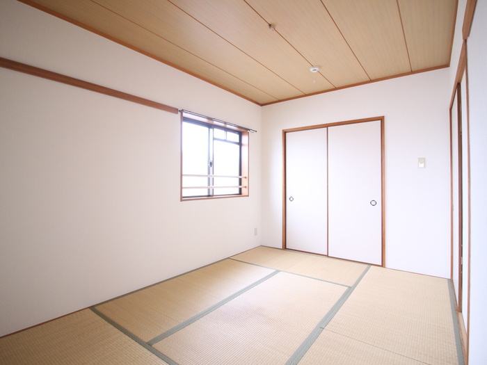 神戸市灘区中郷町２丁目の賃貸マンションの居間・リビング