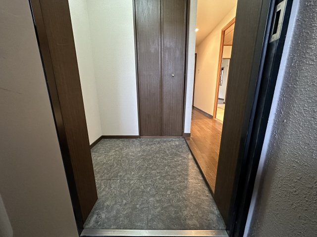 神戸市灘区中郷町２丁目の賃貸マンションの玄関
