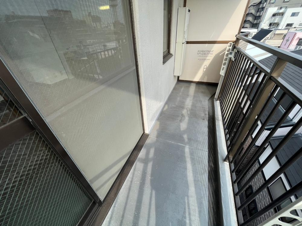 神戸市灘区中郷町２丁目の賃貸マンションのバルコニー