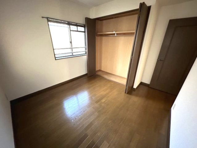 神戸市灘区中郷町２丁目の賃貸マンションの居間・リビング