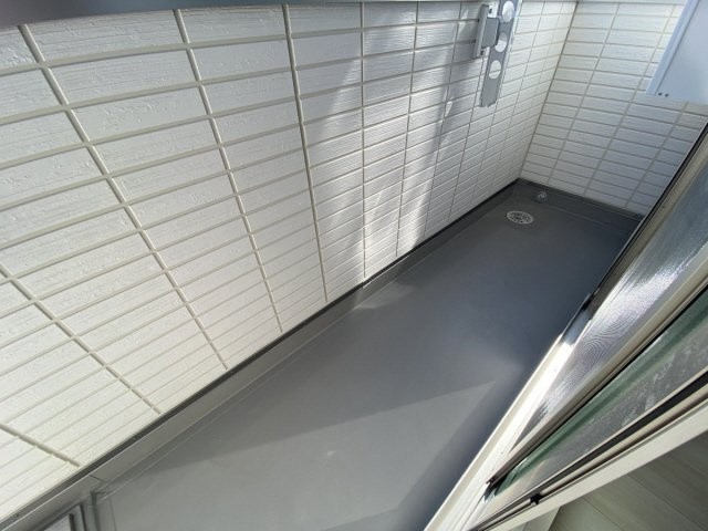 神戸市東灘区深江南町４丁目のアパートのバルコニー