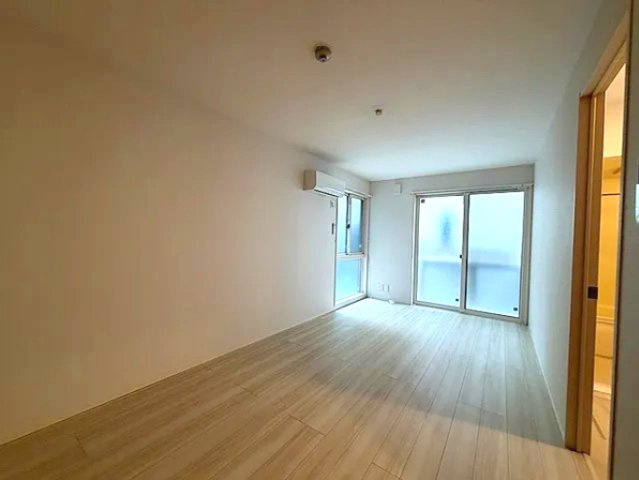 神戸市東灘区深江南町４丁目のアパートの居間・リビング