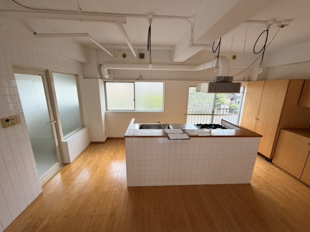 神戸市中央区中島通４丁目の賃貸マンションの居間・リビング