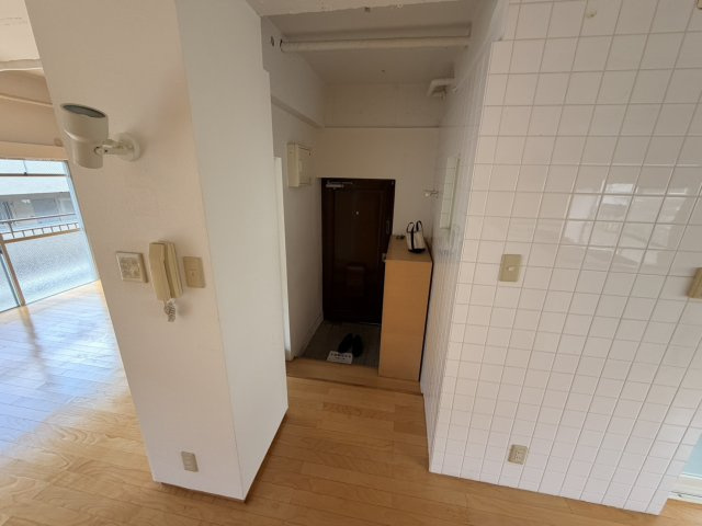 神戸市中央区中島通４丁目の賃貸マンションの玄関