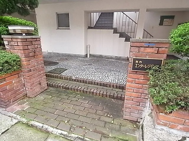 神戸市中央区中島通４丁目の賃貸マンションのエントランス