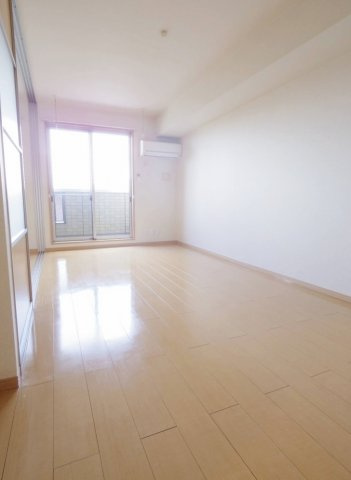 小平市鈴木町２丁目のアパートの居間・リビング
