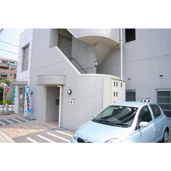 春日井市二子町１丁目の賃貸マンションの駐車場