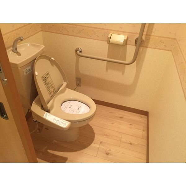 春日井市二子町１丁目の賃貸マンションのトイレ