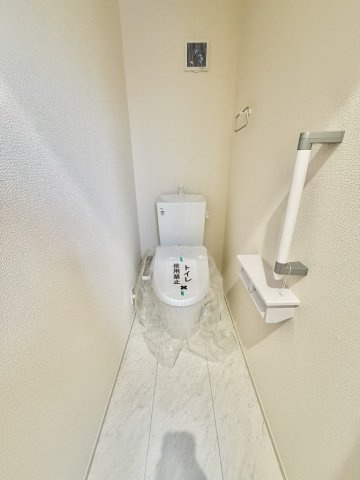 福生市熊川第14のトイレ|清潔感のある快適なトイレ空間。お手入れがしやすく、心地よい環境を保てます。