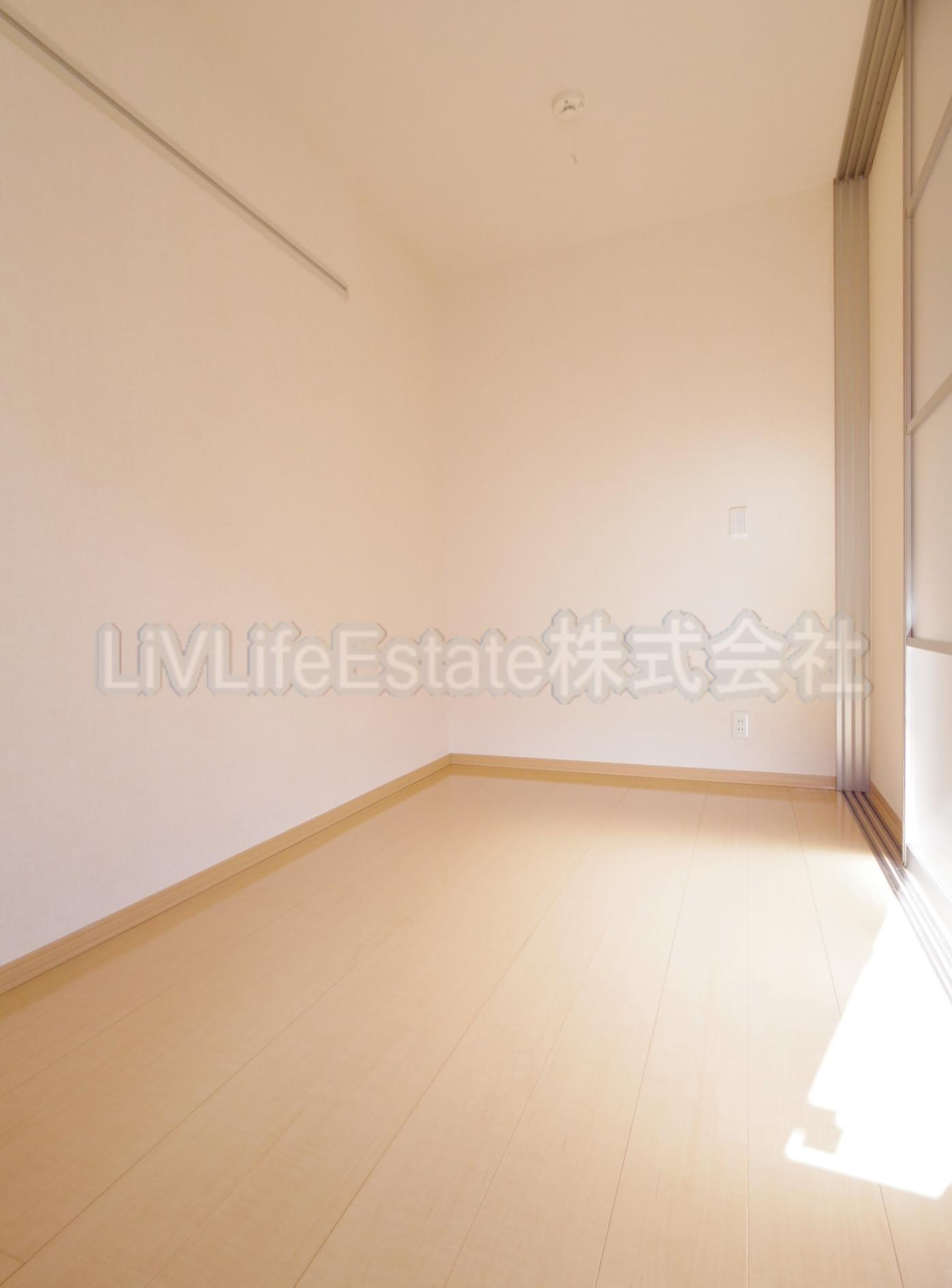 小平市鈴木町２丁目のアパートの洋室