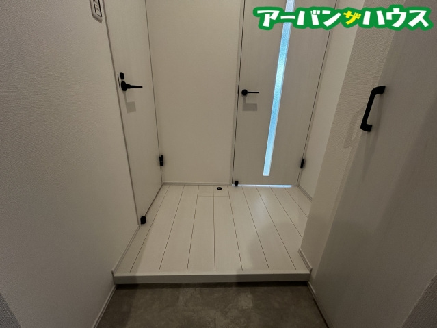 REGALEST 伊島Ⅰの玄関