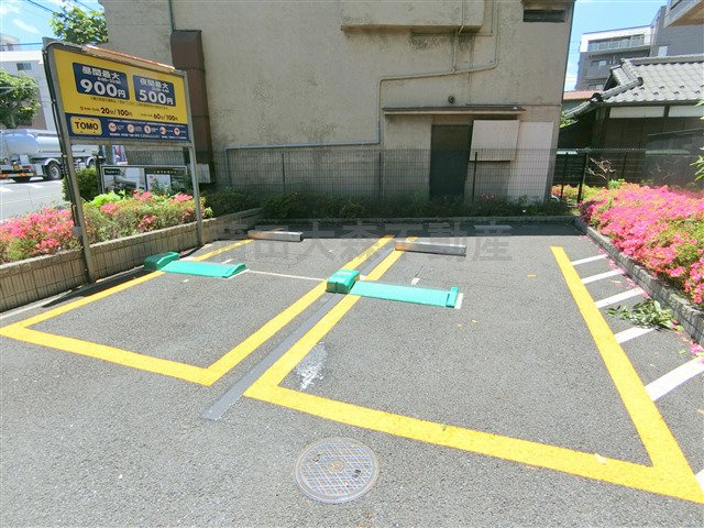フローリッシュSⅠの駐車場