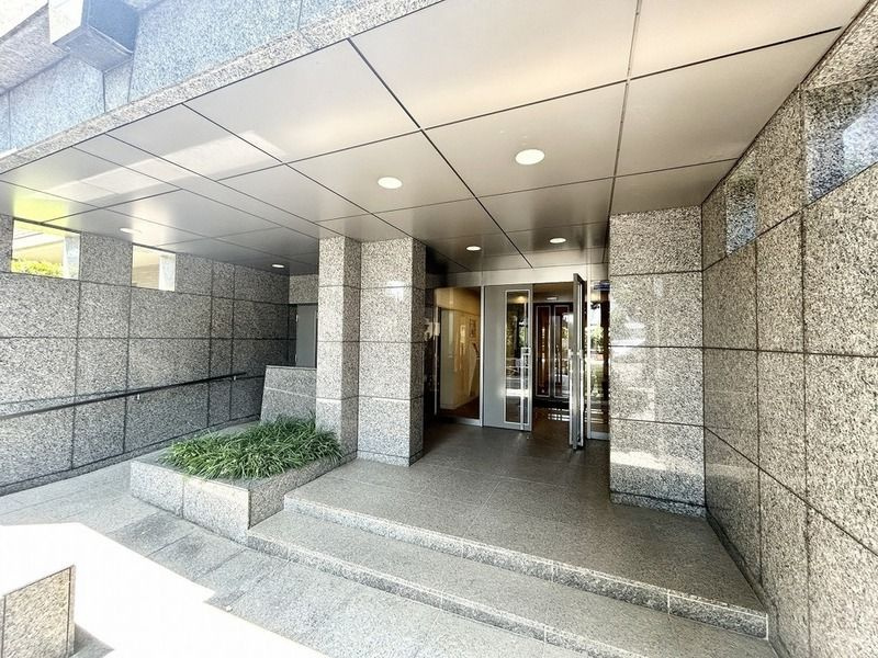 パルテール深沢のエントランス|建物の内部です