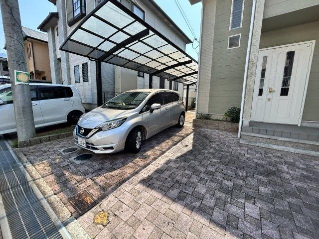 小田町戸建の駐車場