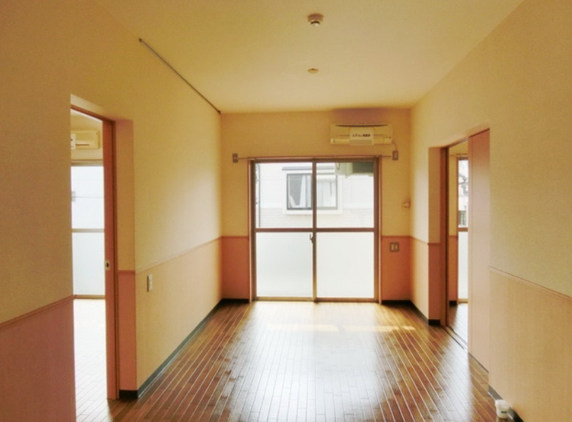 狛江市西野川１丁目の賃貸マンションの居間・リビング