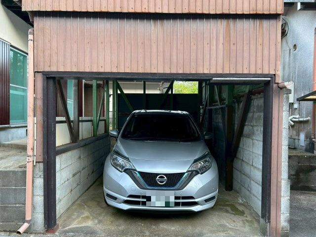 大村貸家の駐車場
