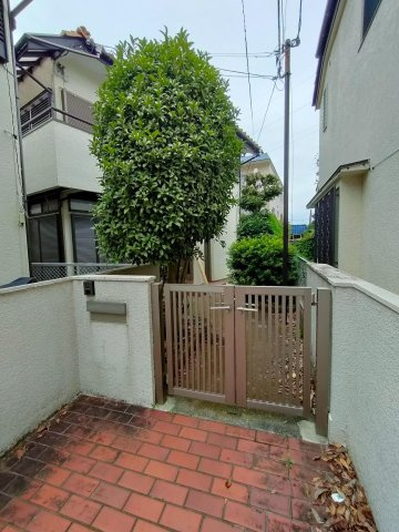 柴崎貸家1号棟のエントランス