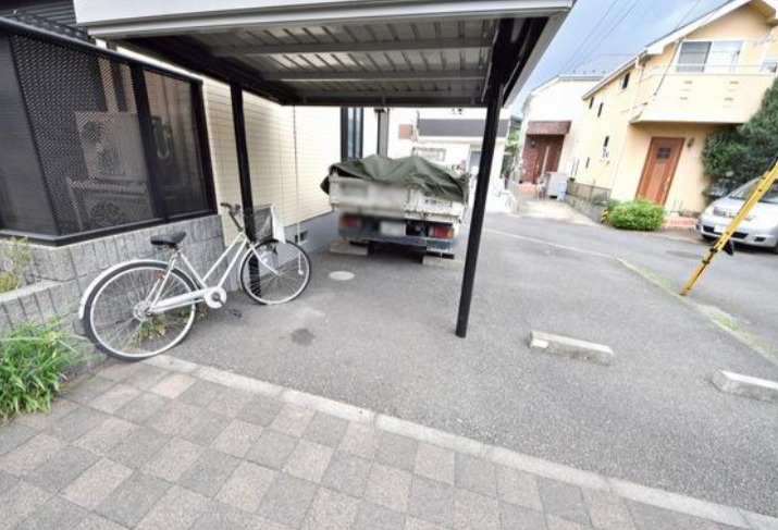 カサベルデの駐車場