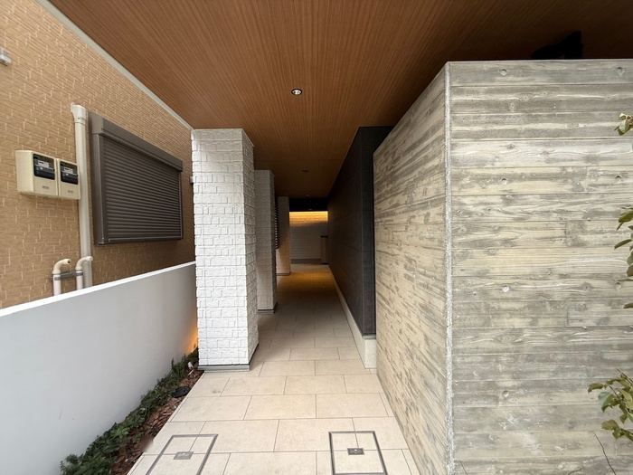 Ｄ-ｒｅｓｉｄｅｎｃｅ稲城のエントランス