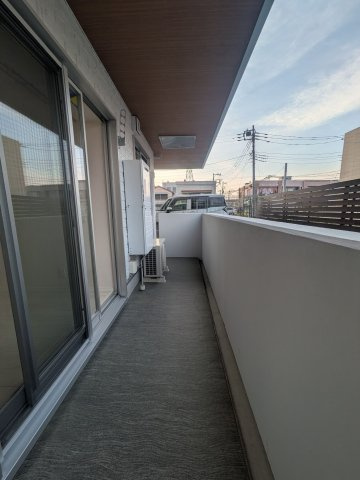 Ｄ-ｒｅｓｉｄｅｎｃｅ稲城のバルコニー